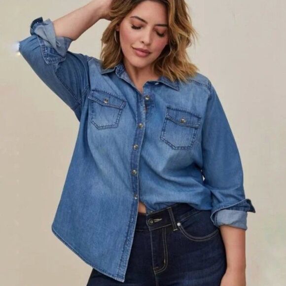 Torrid Top Chambray Taylor Medium Wash Denim Button-Down Shirt Sz 2X - Picture 1 of 13